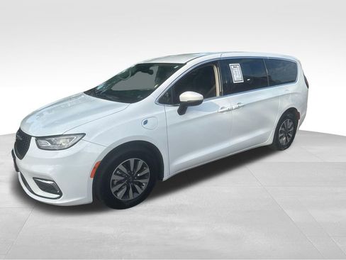 Used 2022 Chrysler Pacifica Touring-L FWD image 3