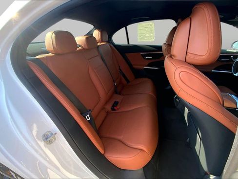 Used 2025 Mercedes-Benz C 300 Sedan image 20