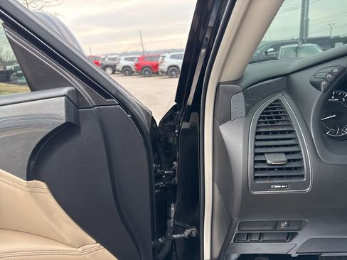 Used 2024 Nissan Armada SV image 12