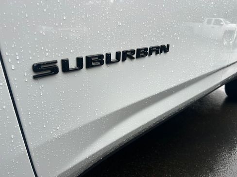 Used 2024 Chevrolet Suburban Z71 w/ Off-Road Capability Package image 32