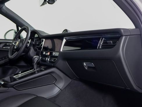 New 2026 Porsche Macan image 7
