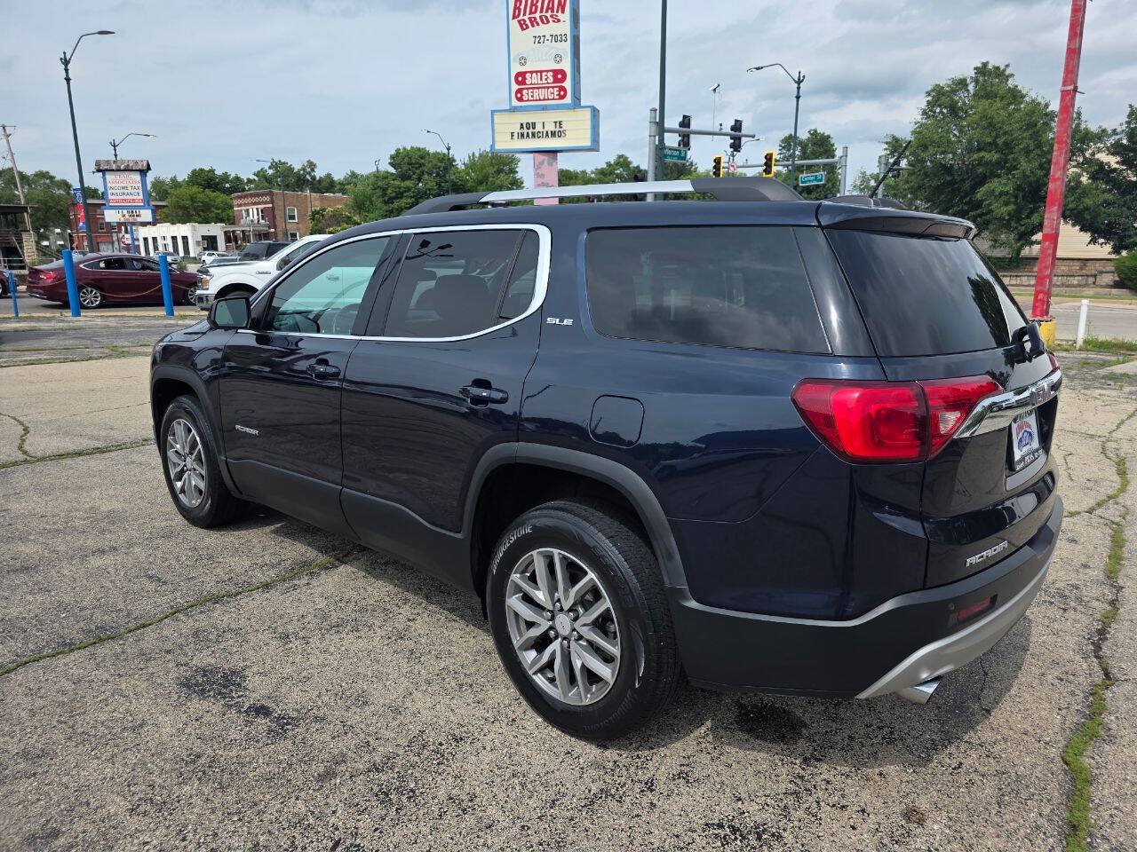 Used 2017 GMC Acadia SLE w/ Driver Alert Package I FWD image 5