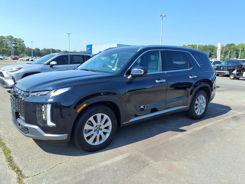 Used 2025 Hyundai Palisade SEL FWD image 3