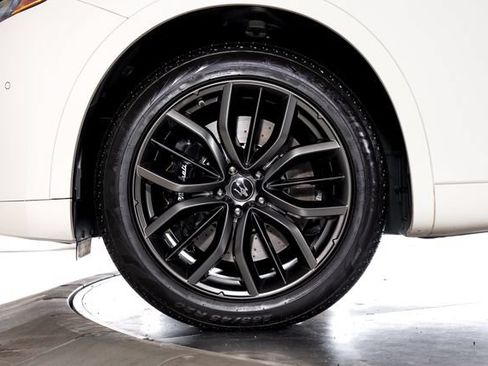 Used 2024 Maserati Levante GT Ultima AWD/4WD image 12