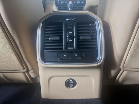 New 2026 Porsche Macan image 21