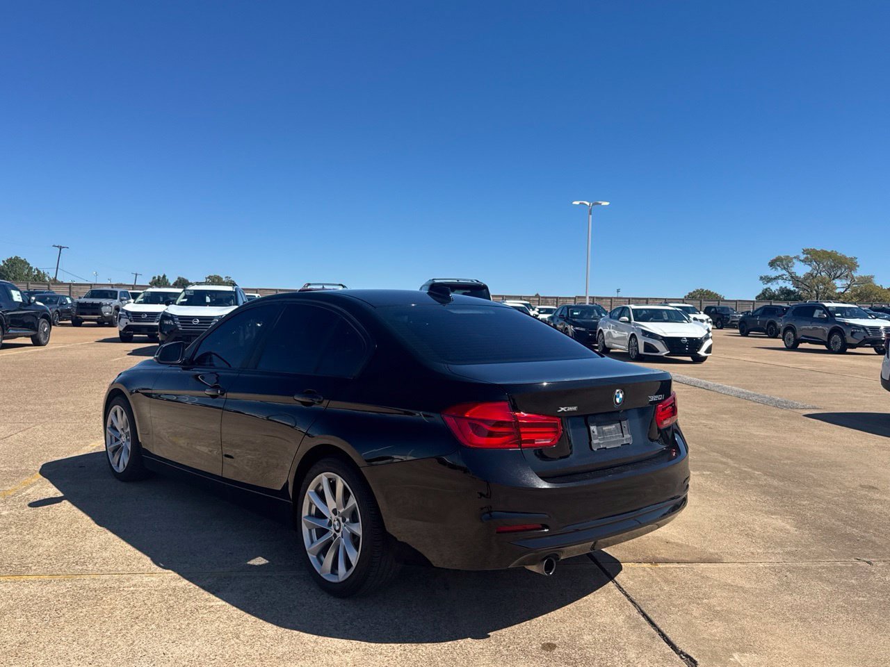 Used 2018 BMW 320i xDrive Sedan AWD/4WD image 19