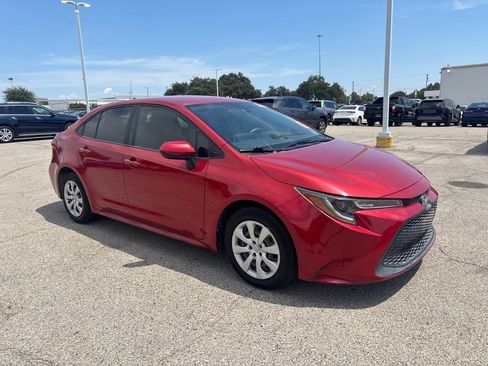 Used 2020 Toyota Corolla LE FWD image 3