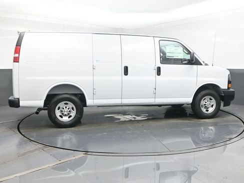 New 2026 Chevrolet Express 2500 w/ Driver Convenience Package RWD image 32