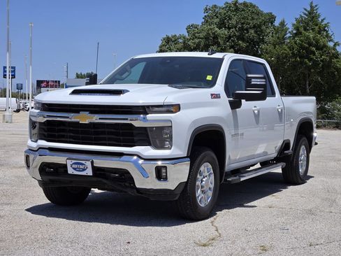 Used 2025 Chevrolet Silverado 2500 LT AWD/4WD image 3