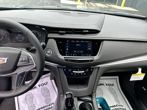 New 2026 Cadillac XT5 Luxury w/ LPO, ONYX Package FWD image 19