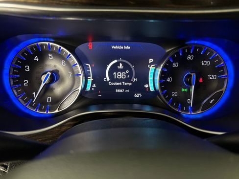 Used 2024 Chrysler Pacifica Limited image 23