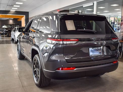 New 2026 Jeep Grand Cherokee Altitude image 4