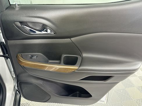 Used 2018 GMC Acadia SLE FWD image 27
