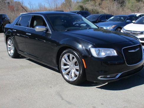 Used 2019 Chrysler 300 Limited image 3