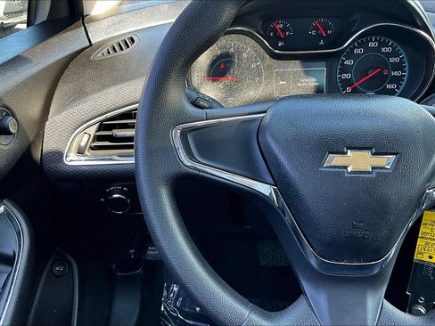 Used 2018 Chevrolet Cruze LS FWD image 12