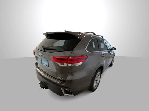 Used 2017 Toyota Highlander Limited w/ Carpet Mat Package AWD/4WD image 16