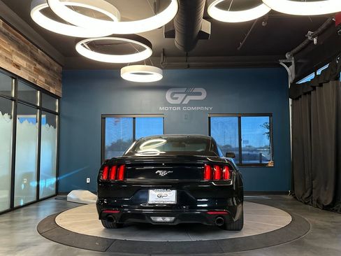 Used 2015 Ford Mustang Coupe RWD image 4