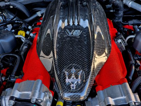 Used 2022 Maserati Levante Trofeo image 23