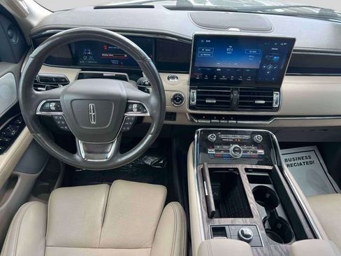 Used 2022 Lincoln Navigator Reserve AWD/4WD image 11