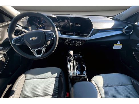 New 2026 Chevrolet Trax LT w/ Driver Confidence Package FWD image 6