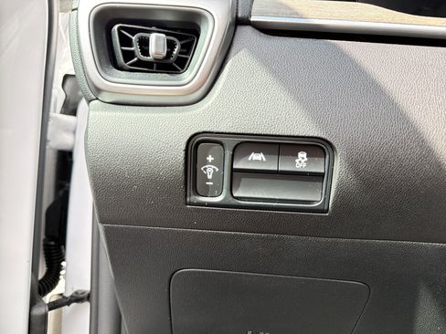 Used 2023 Kia Sorento S AWD/4WD image 16