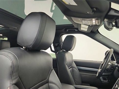 Used 2020 Land Rover Discovery Landmark image 21