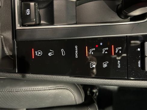 Used 2023 Porsche Macan S AWD/4WD image 26