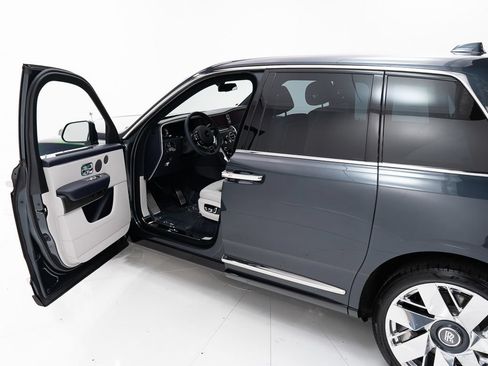 Used 2026 Rolls-Royce Cullinan AWD/4WD image 10
