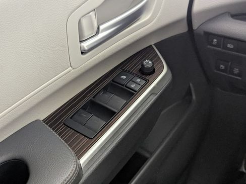 Used 2021 Toyota Sienna XLE FWD image 17