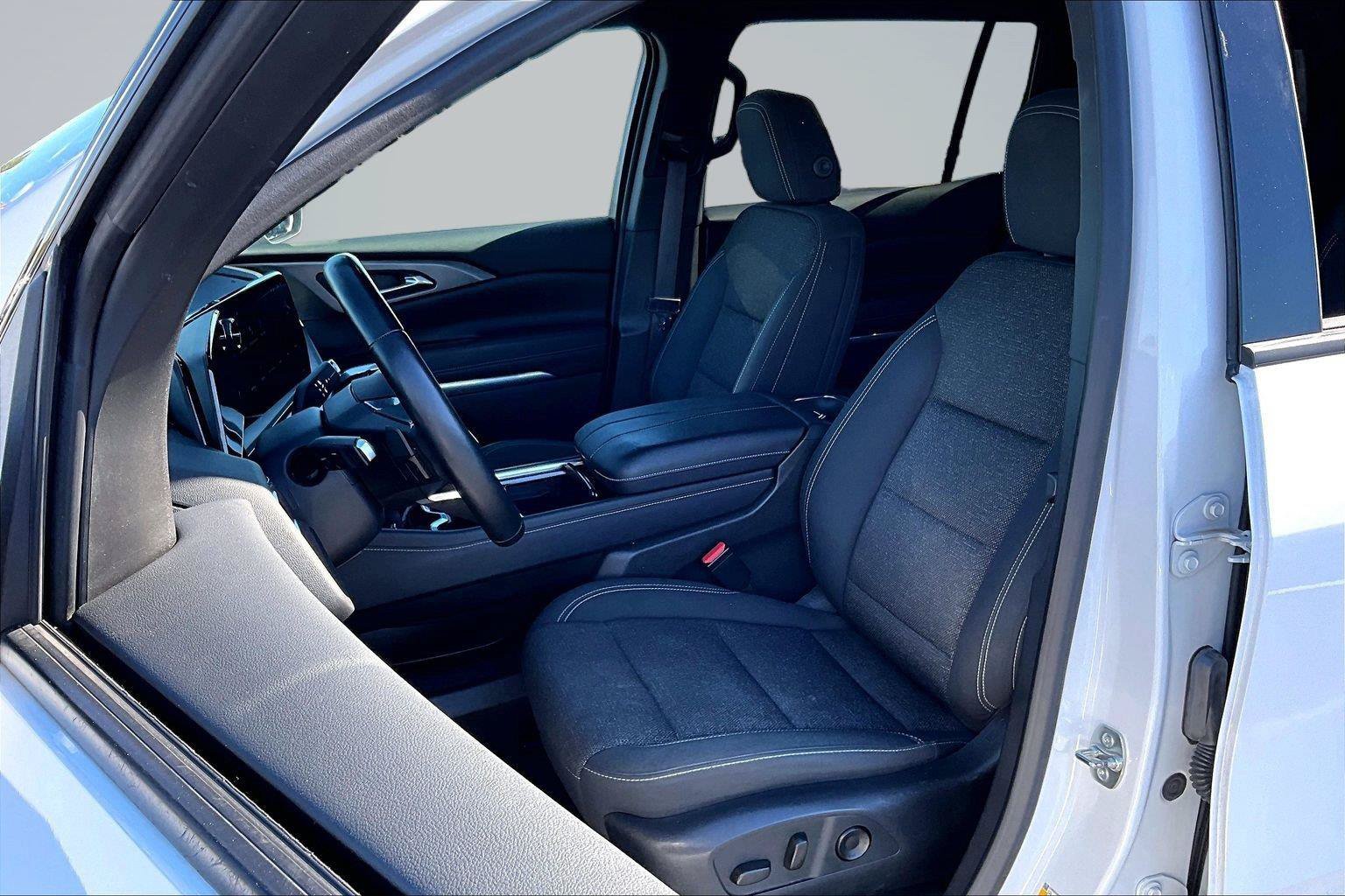 Used 2024 Chevrolet Traverse LT w/ Midnight/Sport Edition FWD image 26