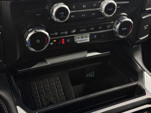 Used 2024 Ford F250 Platinum image 22