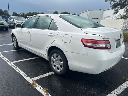 Used 2010 Toyota Camry LE FWD image 9