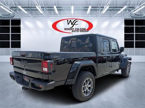 Used 2024 Jeep Gladiator Sport AWD/4WD image 3