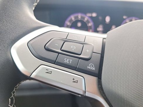 Used 2026 Volkswagen Tiguan SE w/ Panoramic Sunroof Package FWD image 14