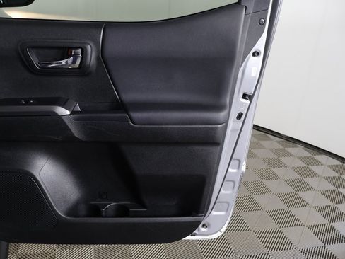 Used 2021 Toyota Tacoma TRD Sport image 19