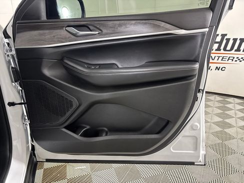 Used 2024 Jeep Grand Cherokee Limited RWD image 30