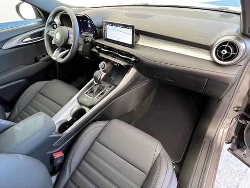 New 2024 Alfa Romeo Tonale Ti w/ Premium Interior Package image 32