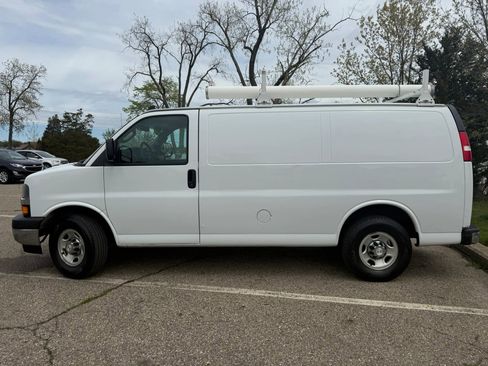 Used 2018 Chevrolet Express 2500 w/ Driver Convenience Package RWD image 7
