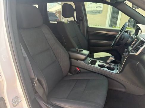 Used 2018 Jeep Grand Cherokee Laredo RWD image 14