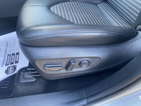 Used 2022 Toyota Highlander XSE image 11