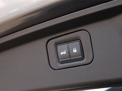 Used 2025 Nissan Armada SL w/ Captain's Chari Seat Package image 9