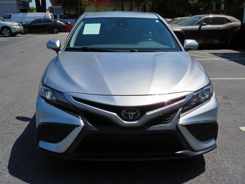 Used 2023 Toyota Camry SE image 4