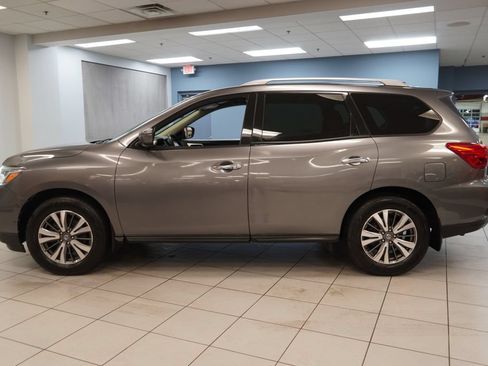 Used 2020 Nissan Pathfinder SV AWD/4WD image 2