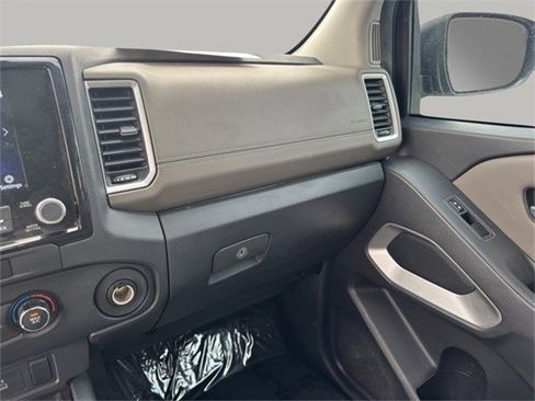 Used 2022 Nissan Frontier SV image 16