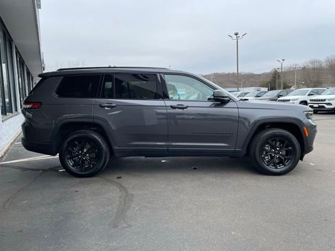 Used 2025 Jeep Grand Cherokee L Altitude AWD/4WD image 4