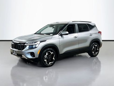 Certified 2025 Kia Seltos S FWD image 3