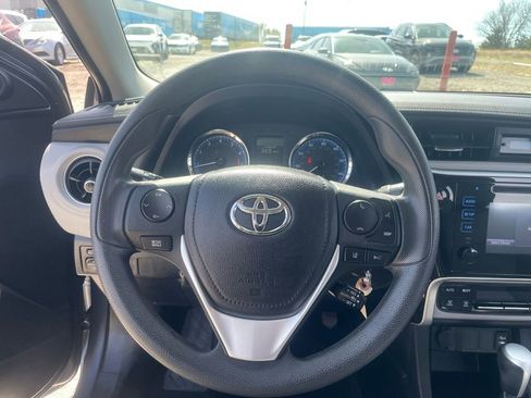 Used 2018 Toyota Corolla LE image 19