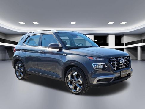 Used 2025 Hyundai Venue SEL FWD image 7
