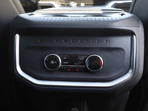 Used 2025 Ford Expedition Max Platinum image 17