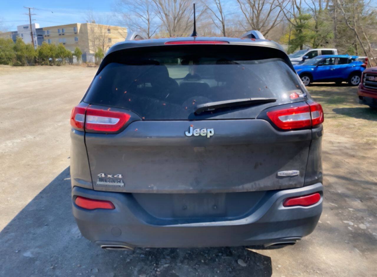Used 2015 Jeep Cherokee Latitude w/ Cold Weather Group AWD/4WD image 6
